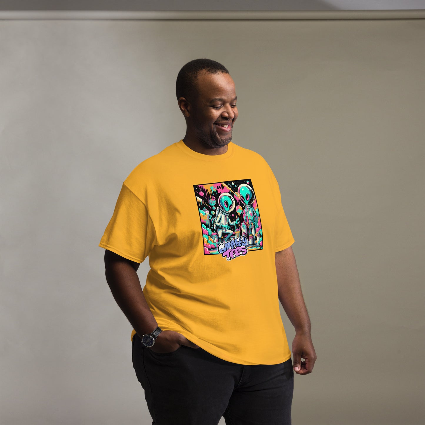 GraffyTees Aliens Painting Men's classic tee