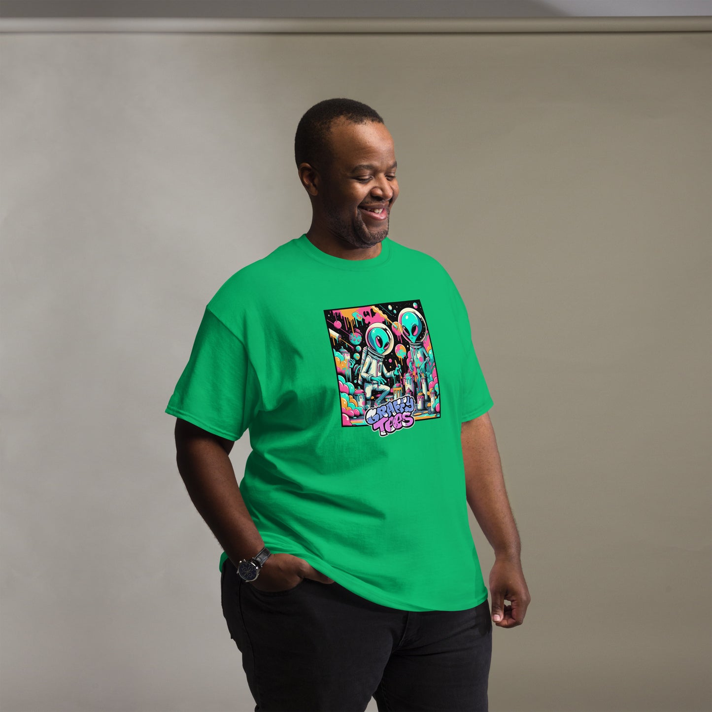 GraffyTees Aliens Painting Men's classic tee