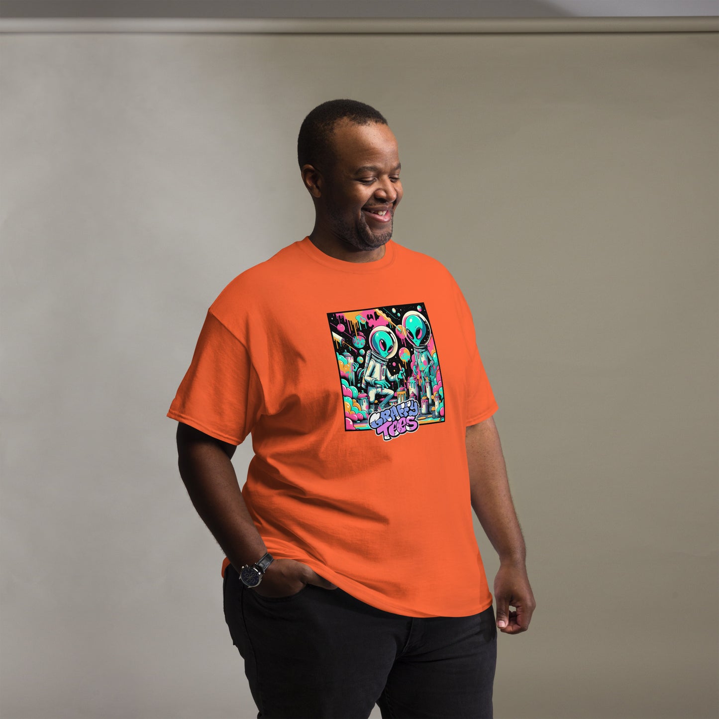 GraffyTees Aliens Painting Men's classic tee
