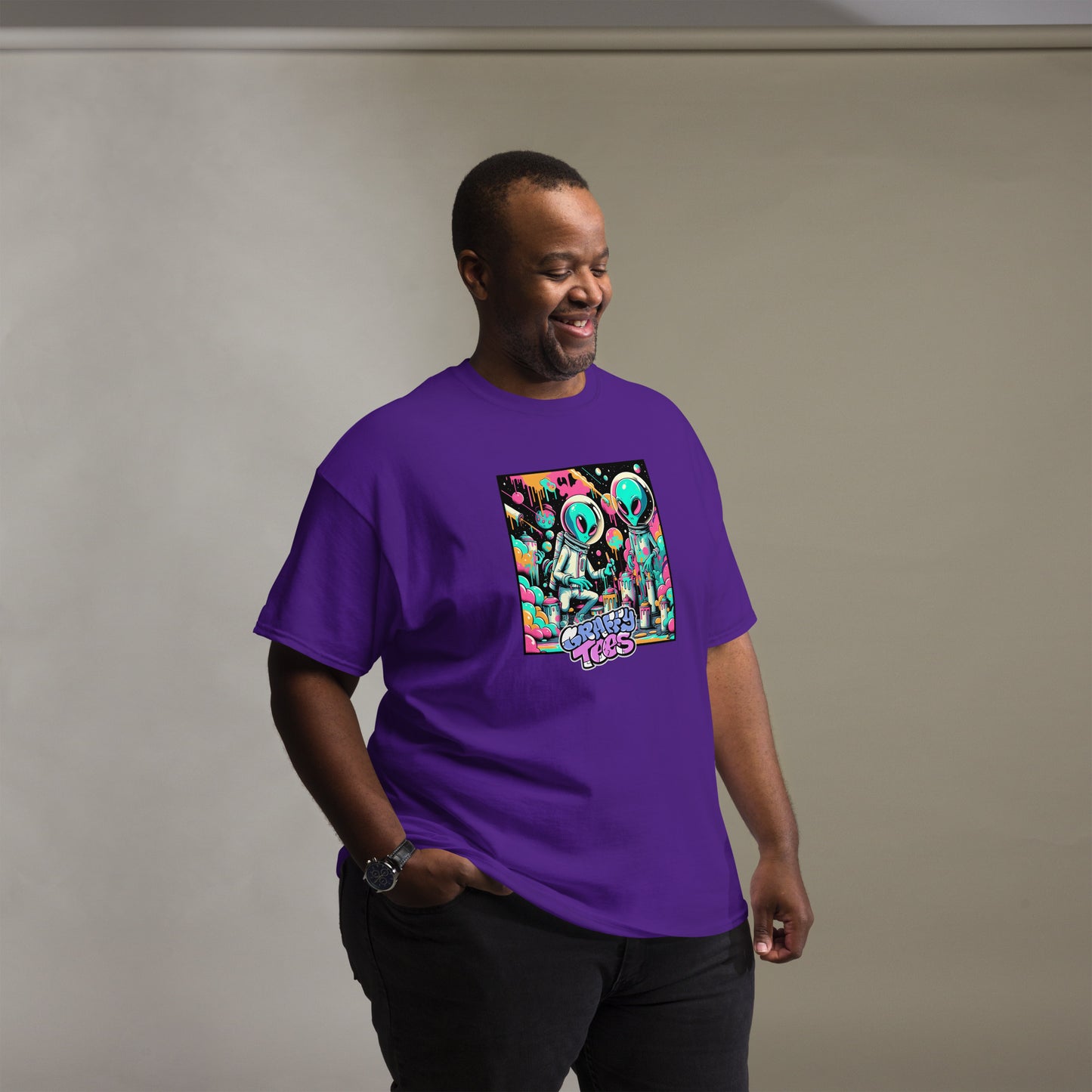 GraffyTees Aliens Painting Men's classic tee