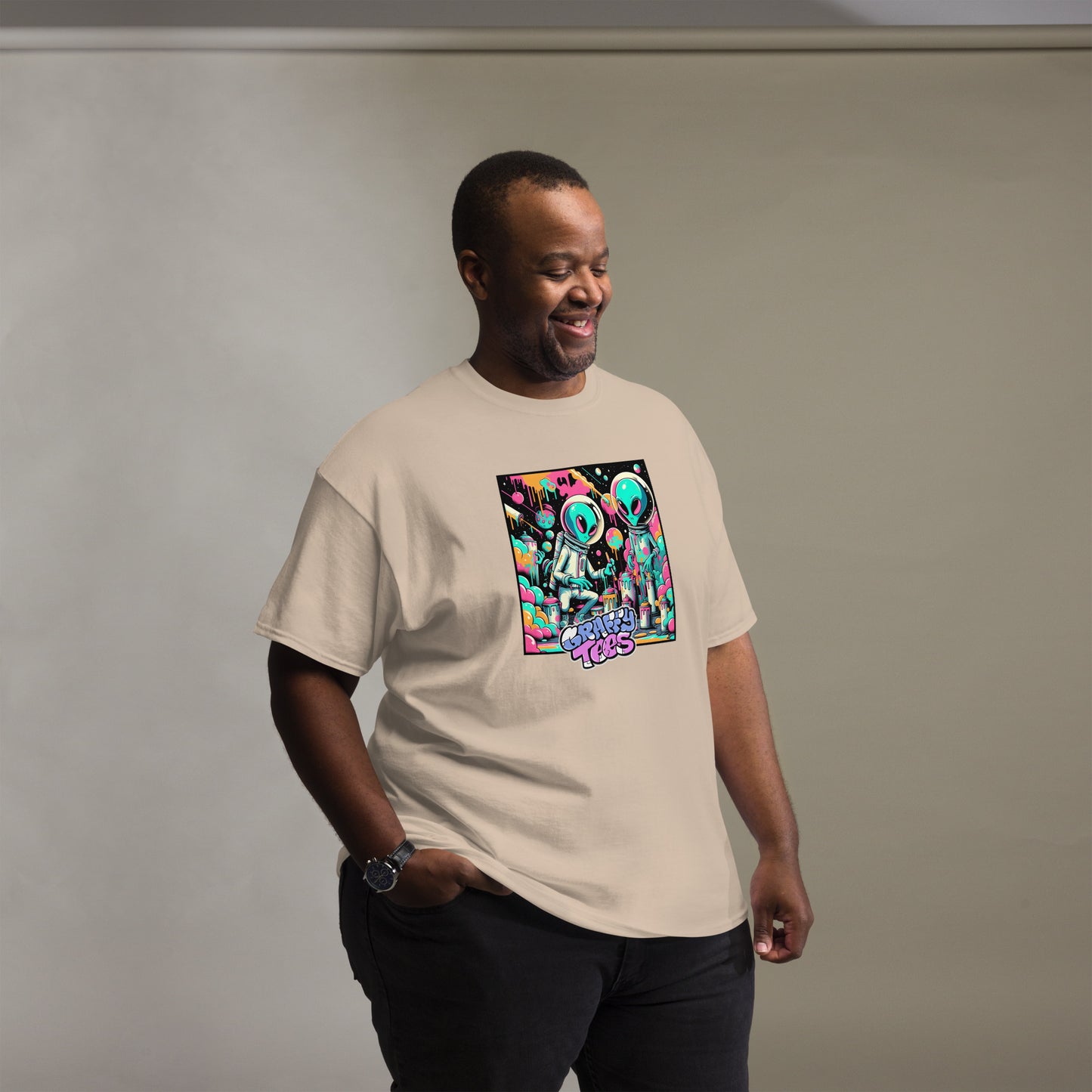 GraffyTees Aliens Painting Men's classic tee