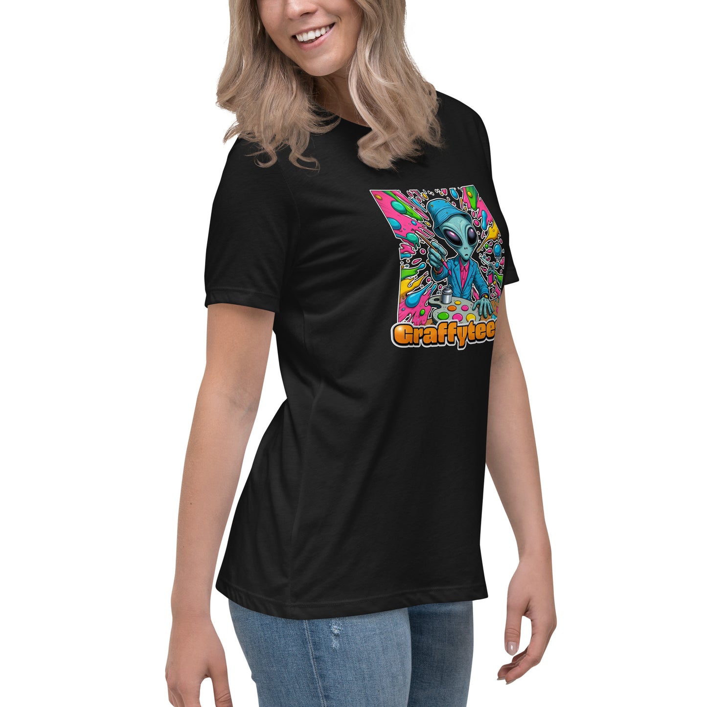 GraffyTees Alien Painter W bucket hat Women's Relaxed T-Shirt
