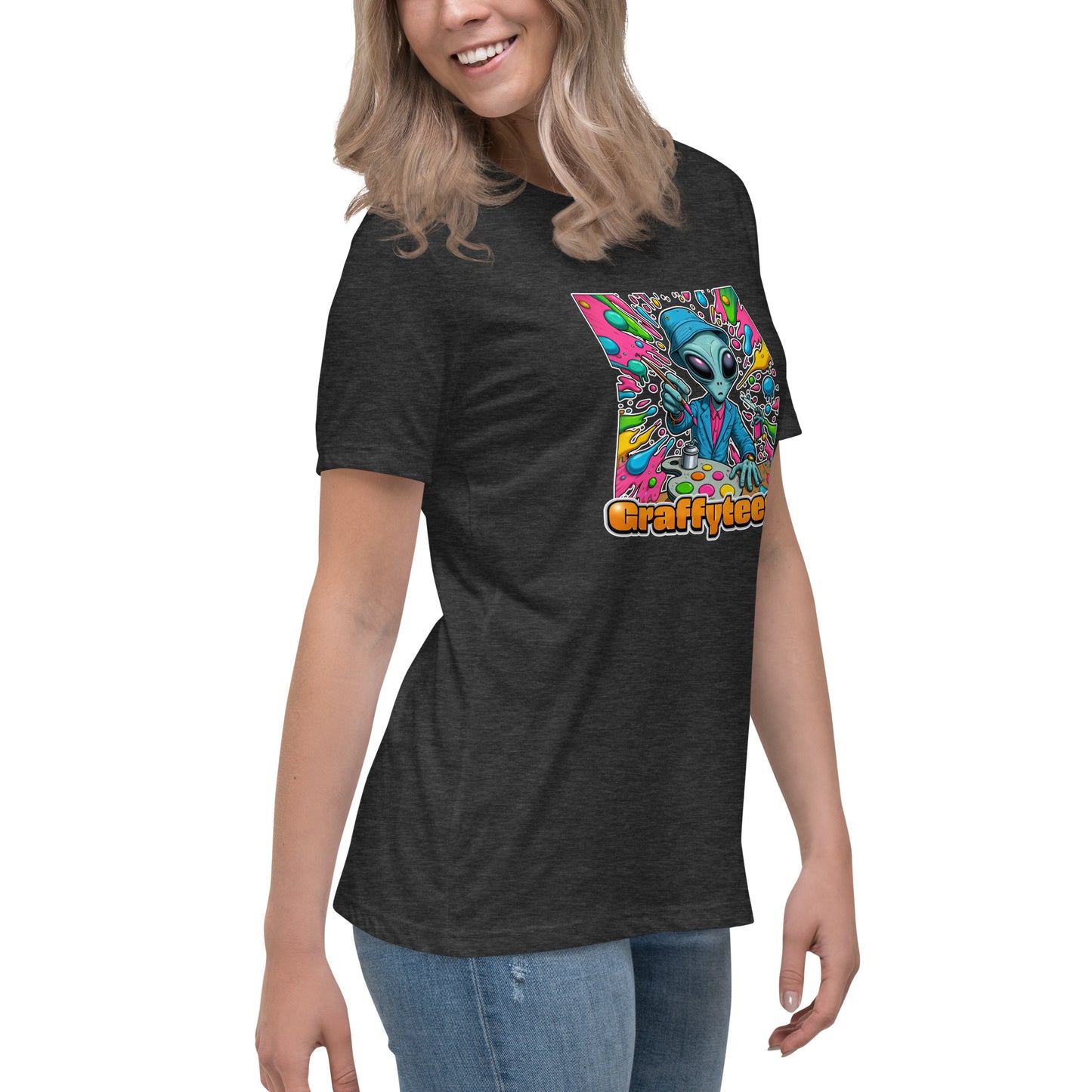 GraffyTees Alien Painter W bucket hat Women's Relaxed T-Shirt