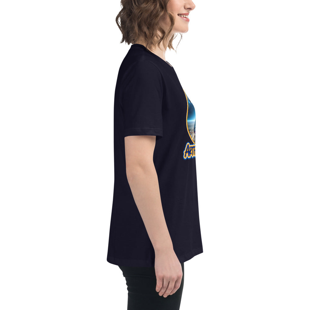 Artful Alienz Alien Graffiti Artist Women's Relaxed T-Shirt