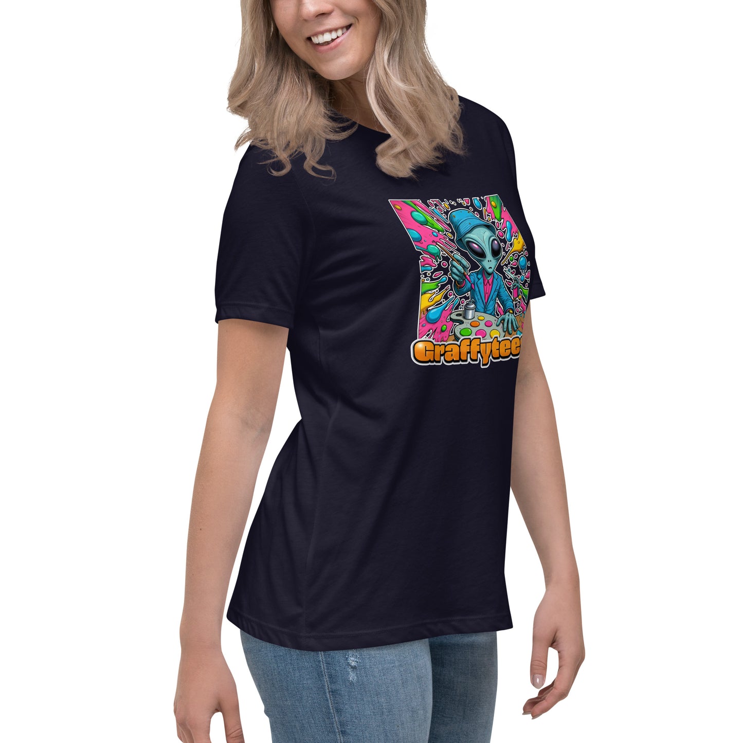 GraffyTees Alien Painter W bucket hat Women's Relaxed T-Shirt